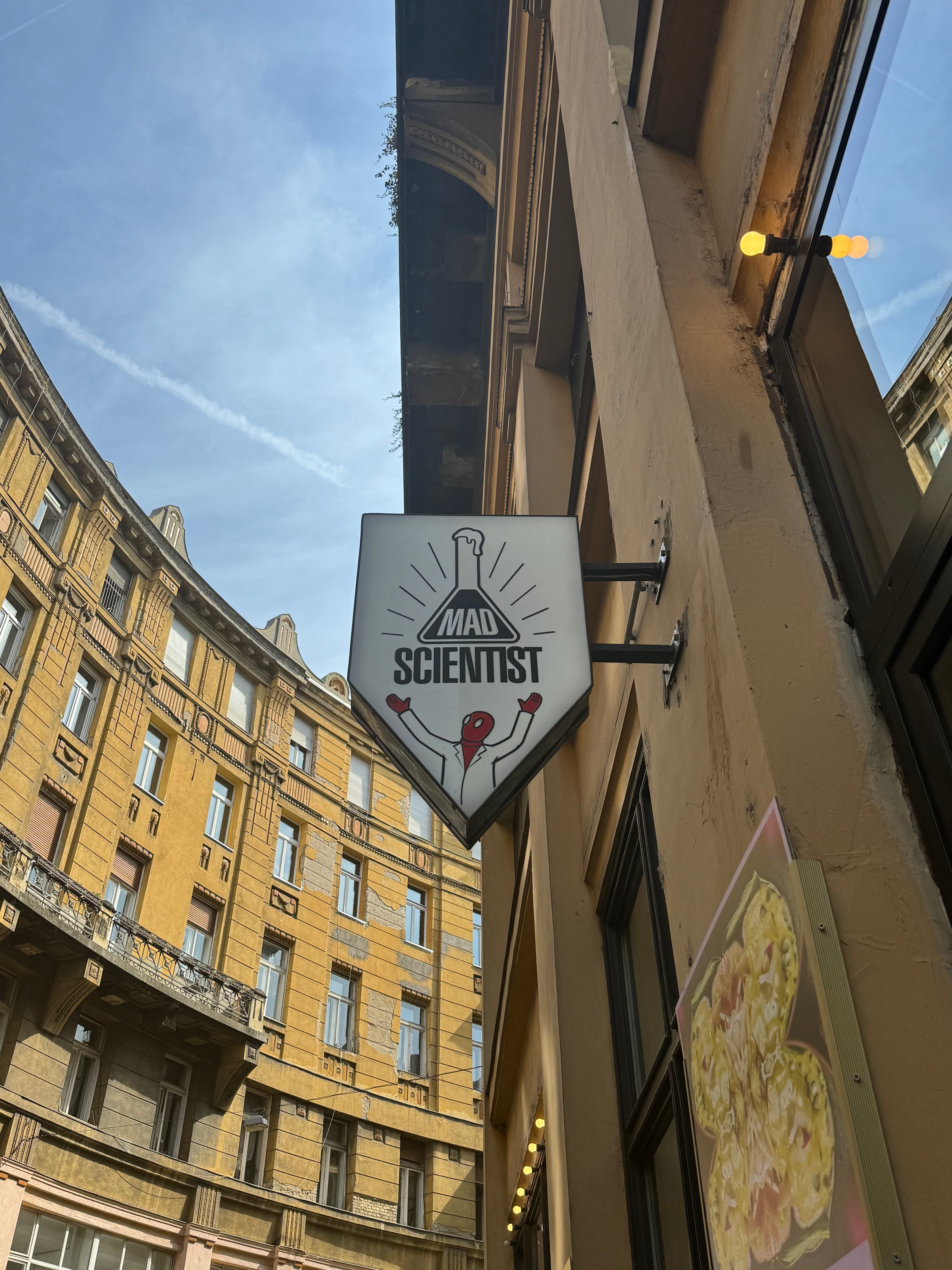 MADHOUSE Budapest