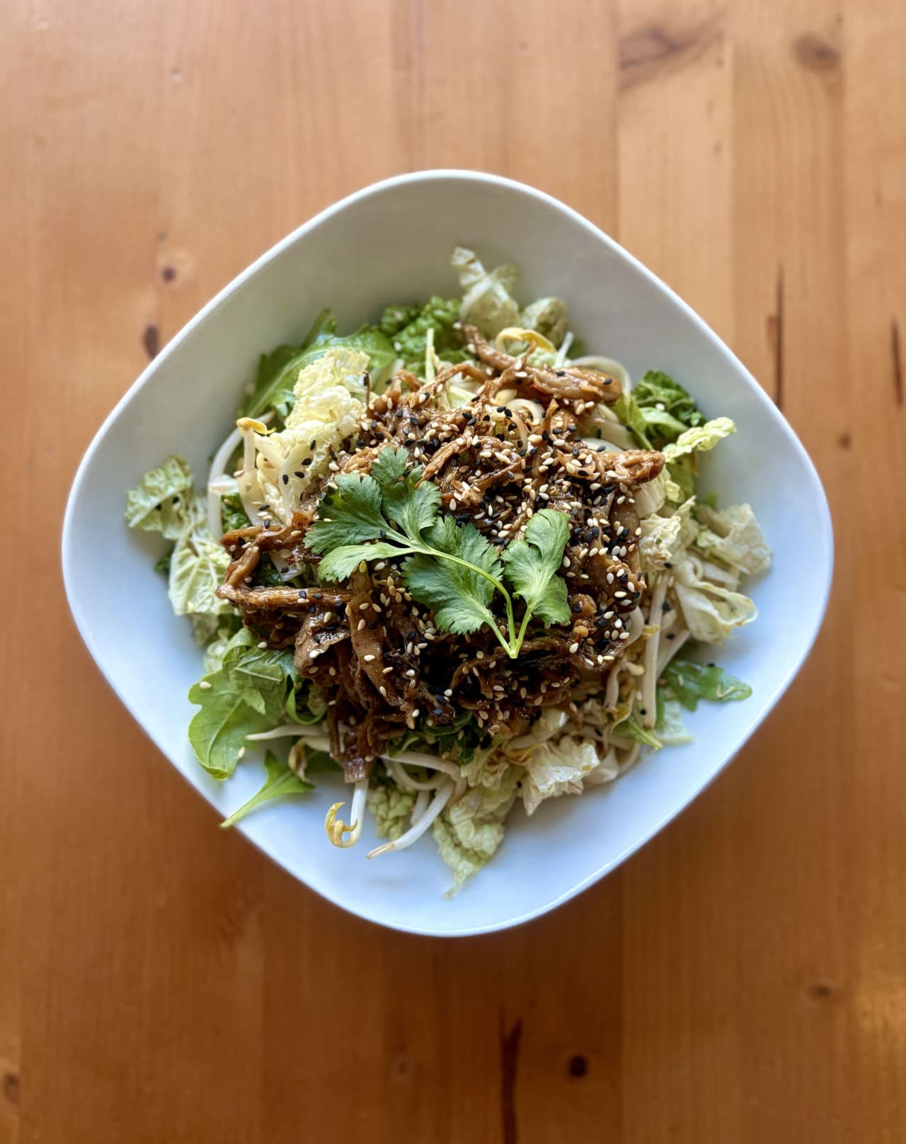 Rice noodles salad with oyster mushroom