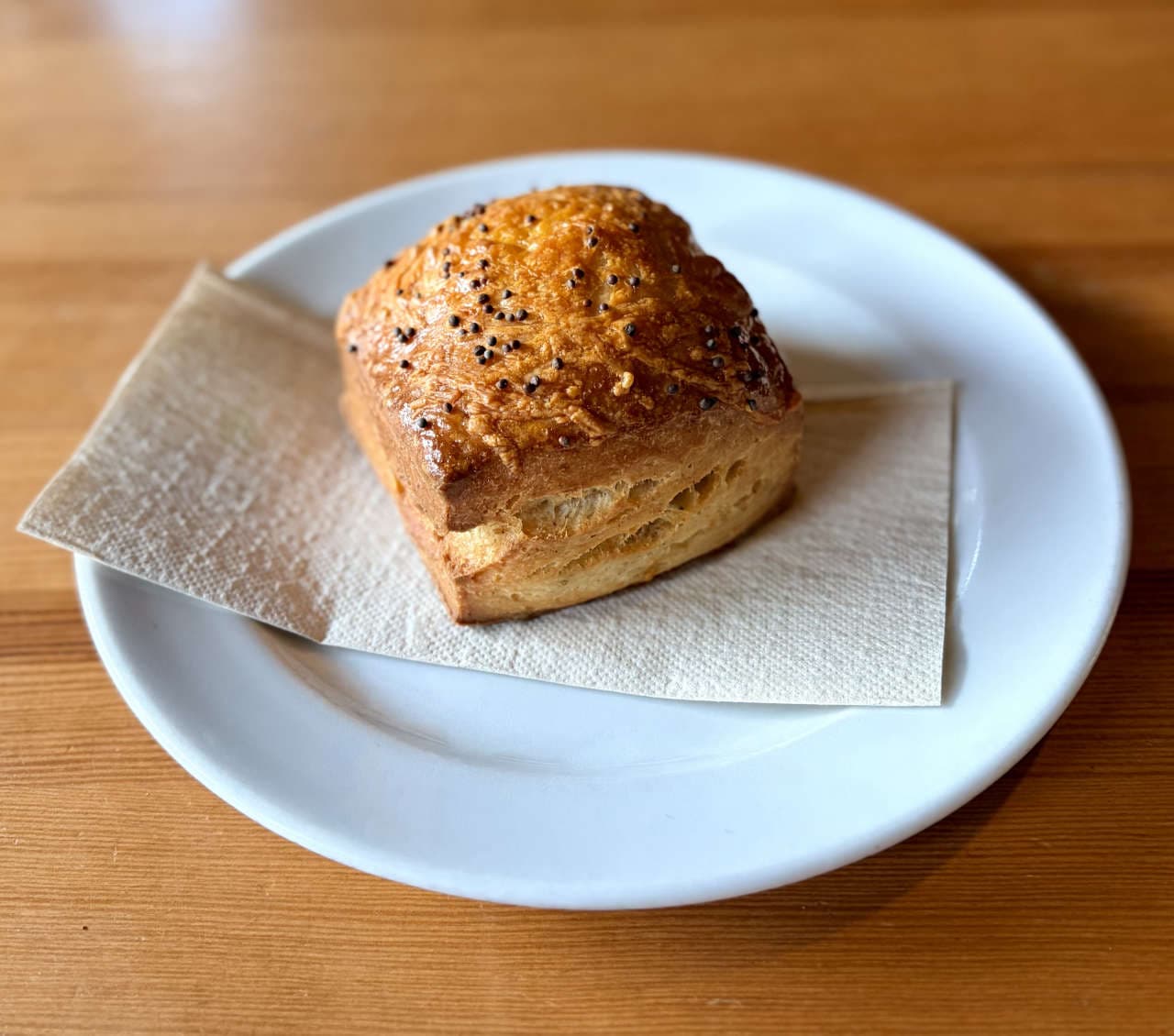 Curded-ewe cheese scone