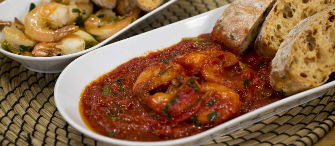 Shrimp in tomato sauce with arugula and garlic olive oil pizza bread