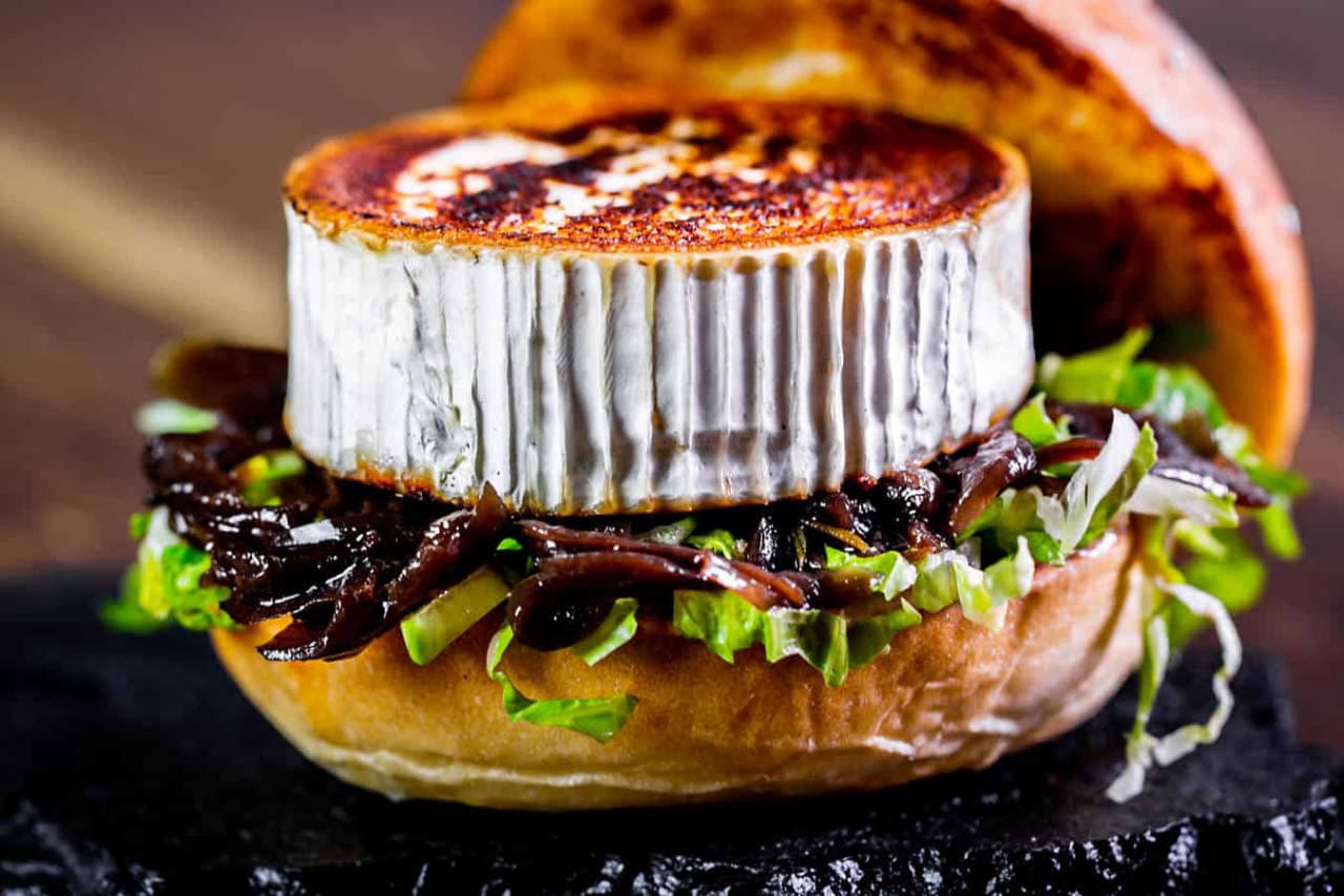GOAT CHEESE BURGER (Without sides)