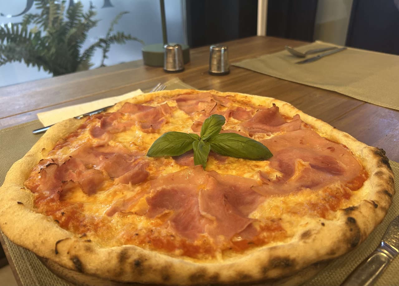 Ham pizza