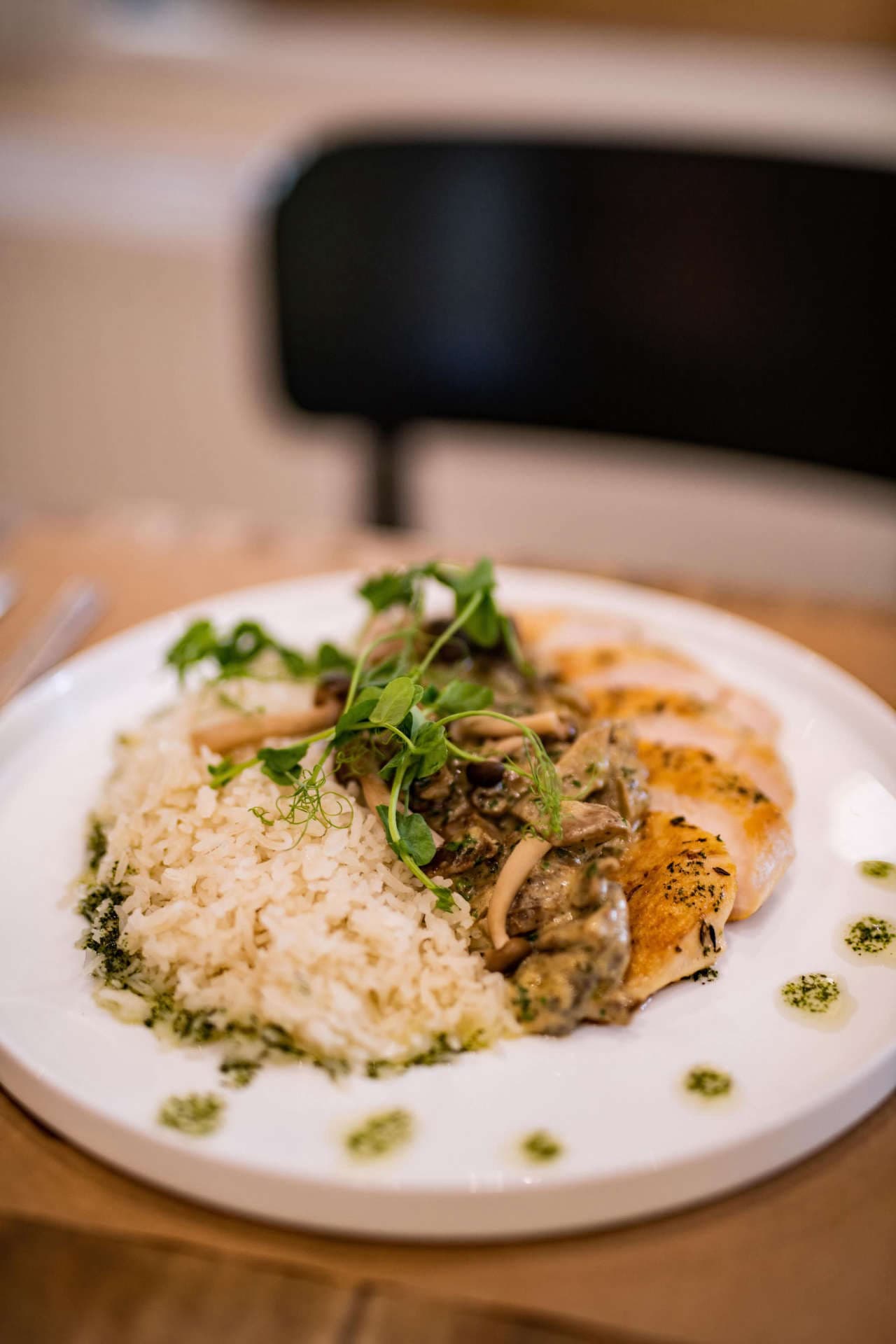Erdei gombás sous-vide csirkemell basmati rizskörettel simeji mártással