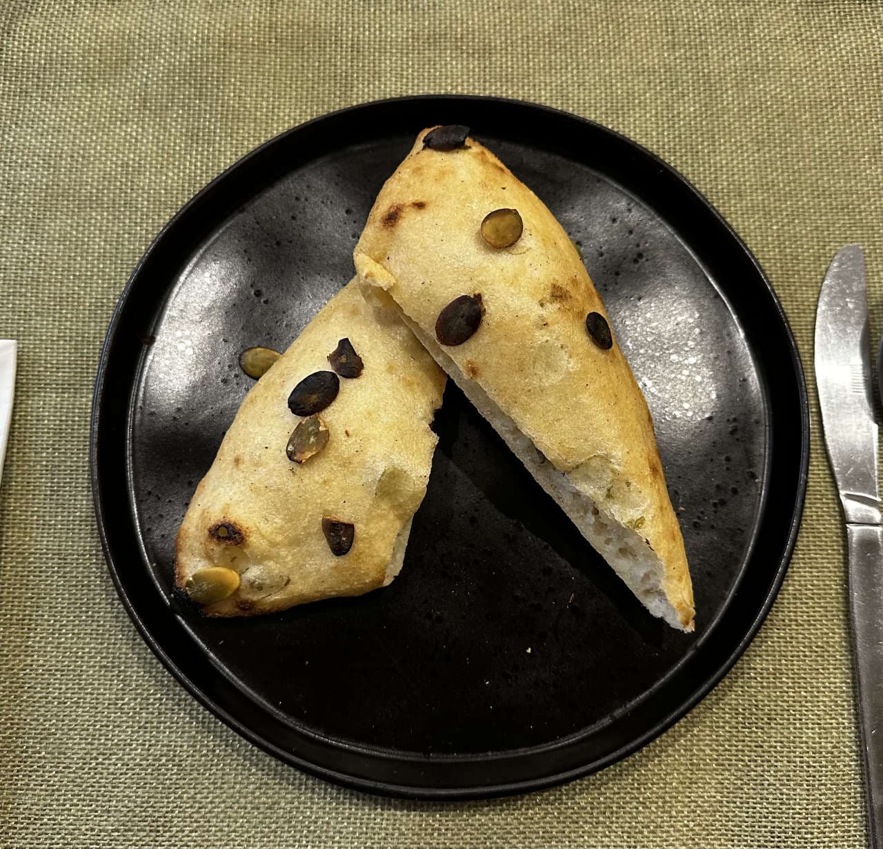 Kemencés tökmagos pizza kenyér