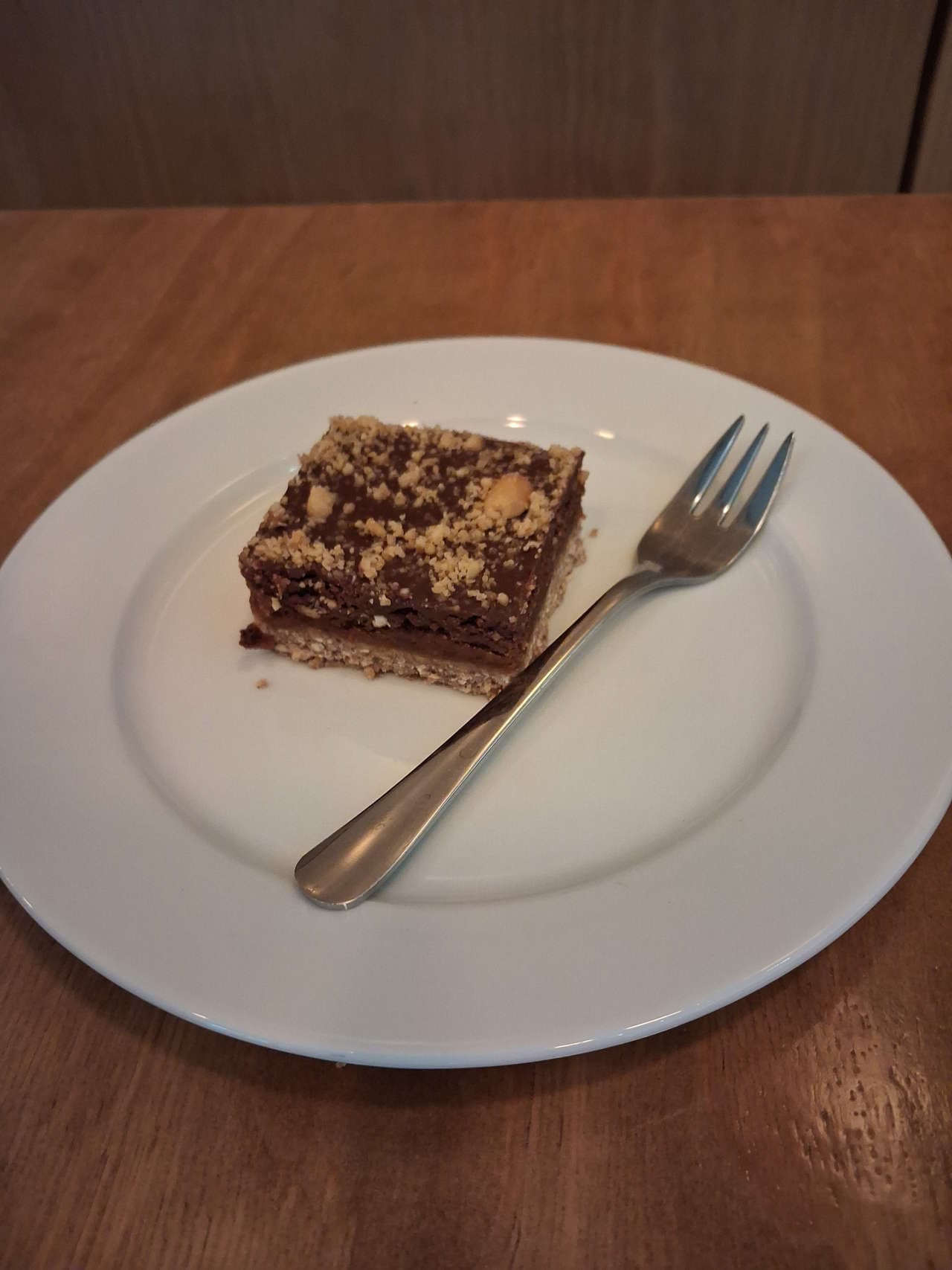 Chocolate-peanut oatbar