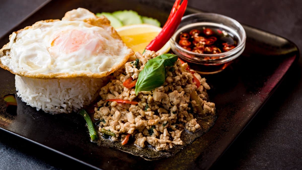 🌶Phad kra prao - Aprított húsos wok friss chilivel és friss bazsalikommal