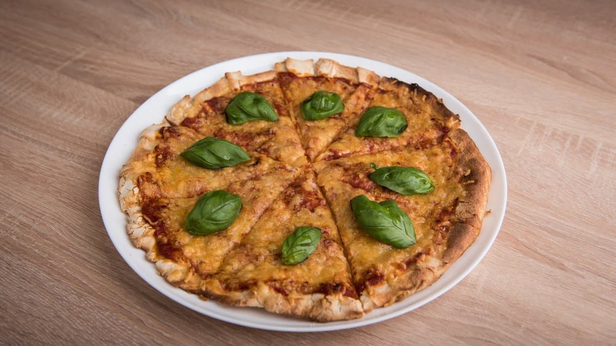 Margherita pizza