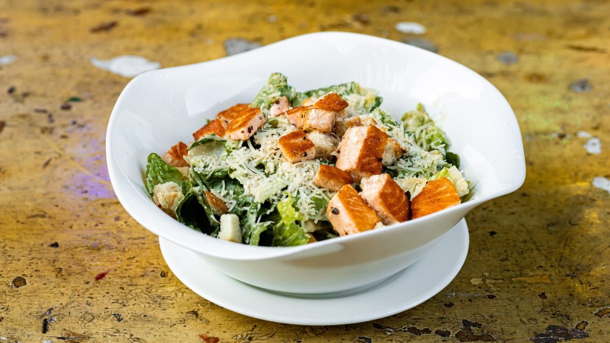 Cézár saláta lazaccal